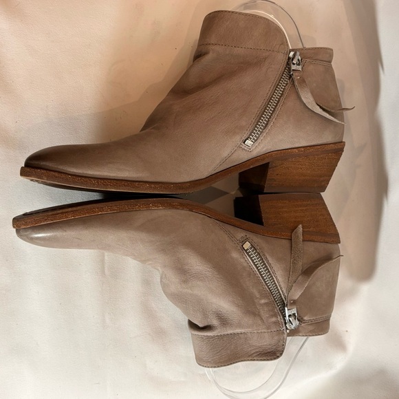 SAM EDELMAN Sz 10 Boots Stacked Heel Supple Leather Double Zipper Closure Ankle - Picture 3 of 7